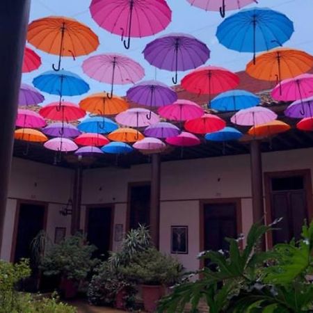 Hotel Villa De Flores Uruapan  エクステリア 写真