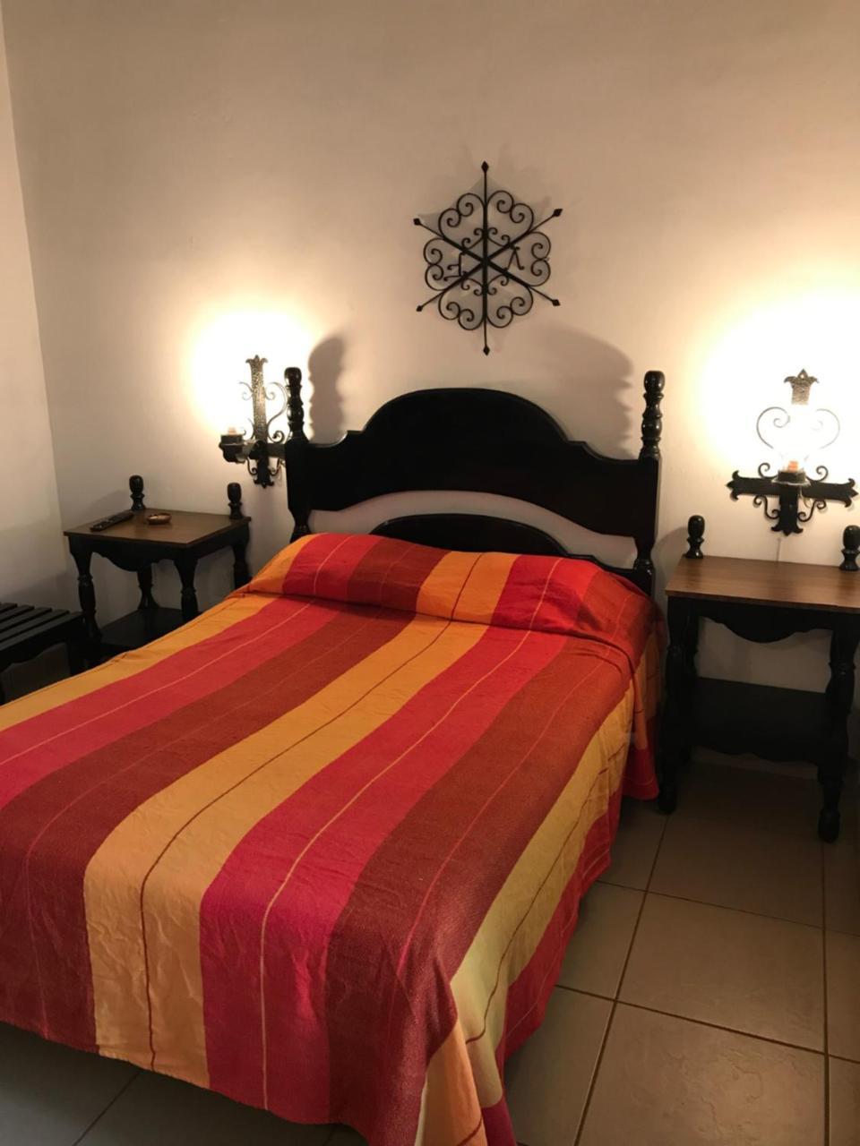 Hotel Villa De Flores Uruapan  エクステリア 写真
