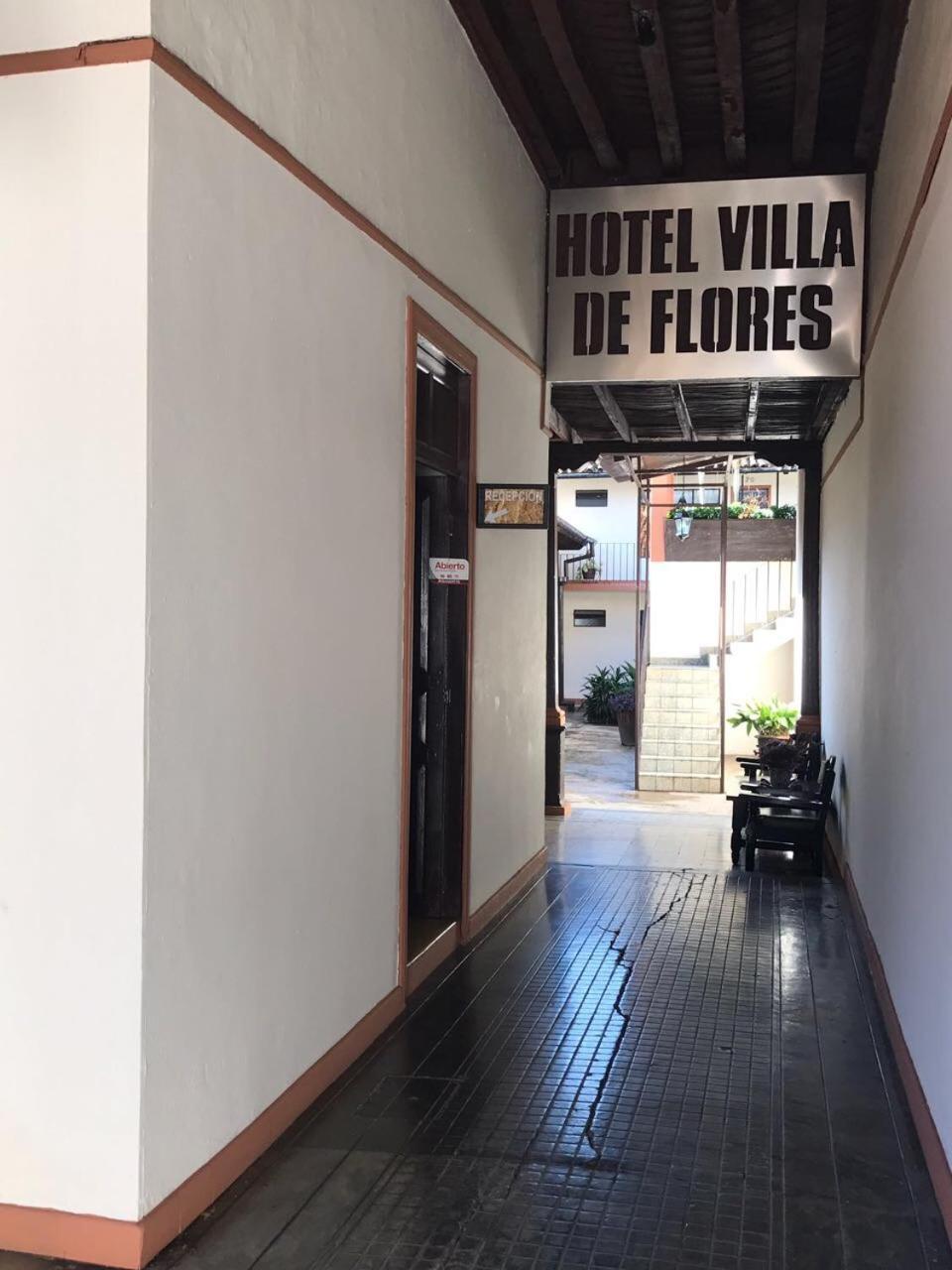 Hotel Villa De Flores Uruapan  エクステリア 写真