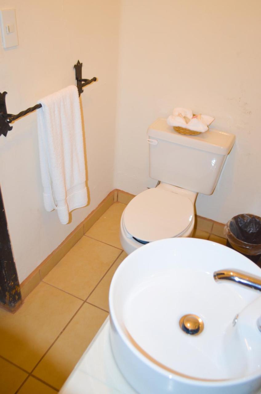 Hotel Villa De Flores Uruapan  エクステリア 写真