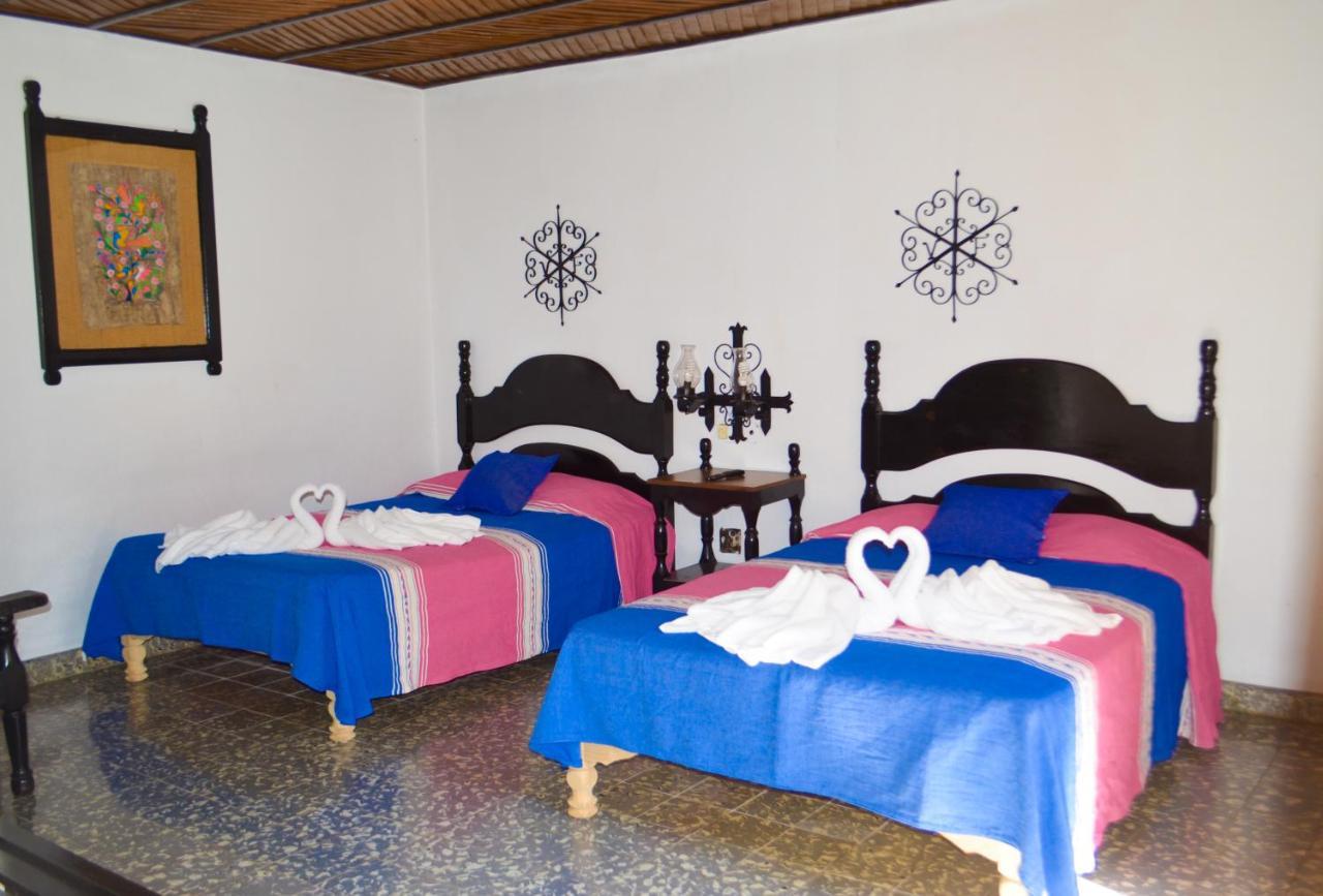 Hotel Villa De Flores Uruapan  エクステリア 写真