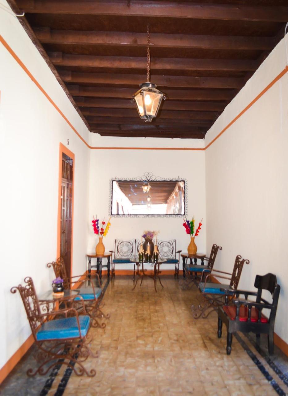 Hotel Villa De Flores Uruapan  エクステリア 写真