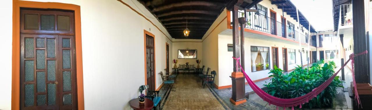 Hotel Villa De Flores Uruapan  エクステリア 写真