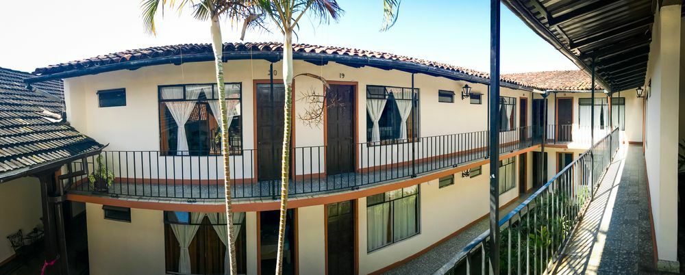 Hotel Villa De Flores Uruapan  エクステリア 写真