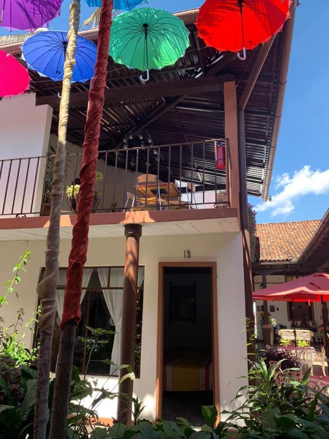 Hotel Villa De Flores Uruapan  エクステリア 写真