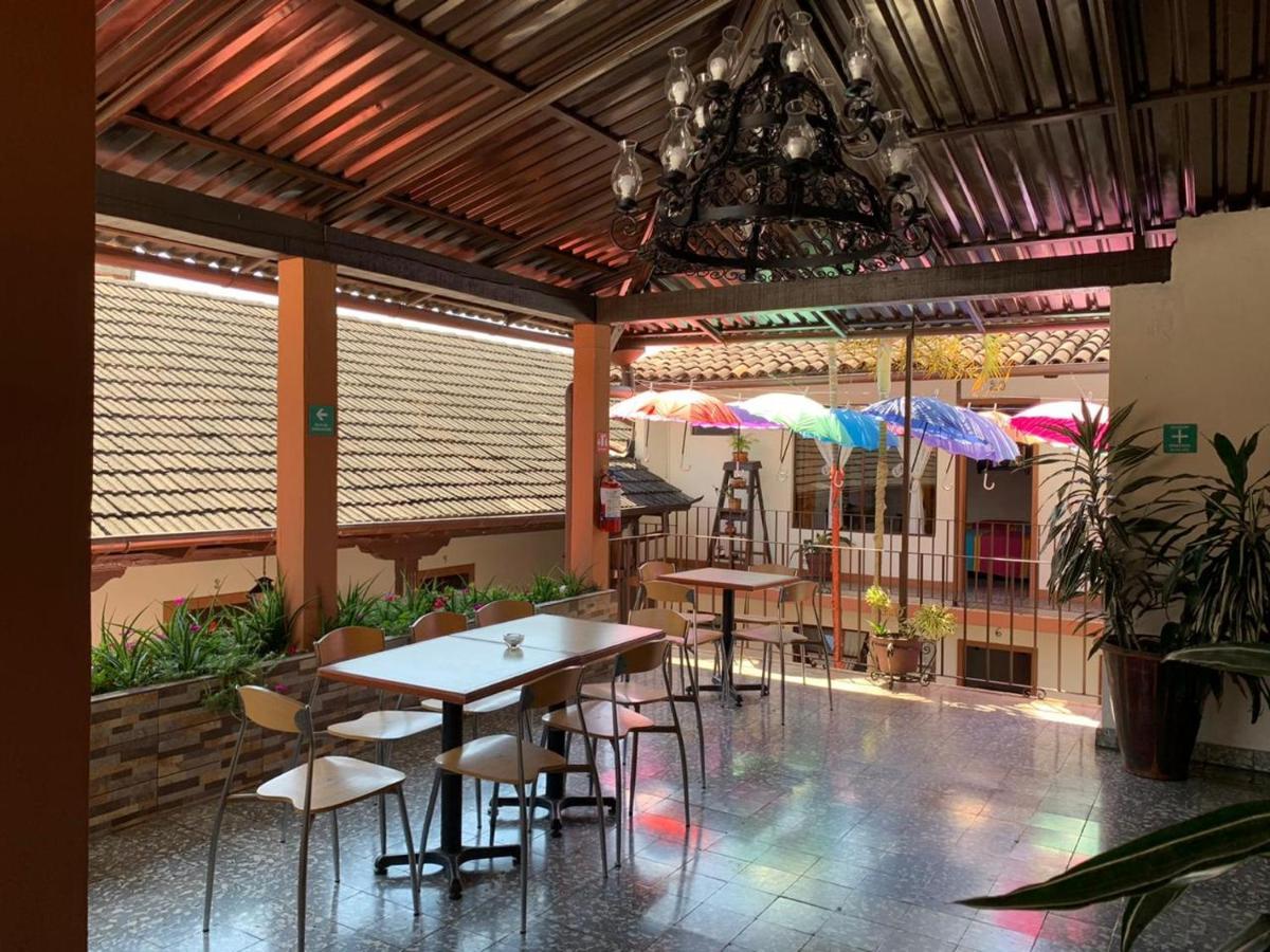 Hotel Villa De Flores Uruapan  エクステリア 写真