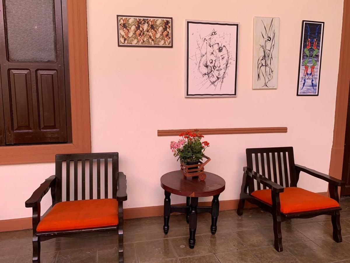 Hotel Villa De Flores Uruapan  エクステリア 写真