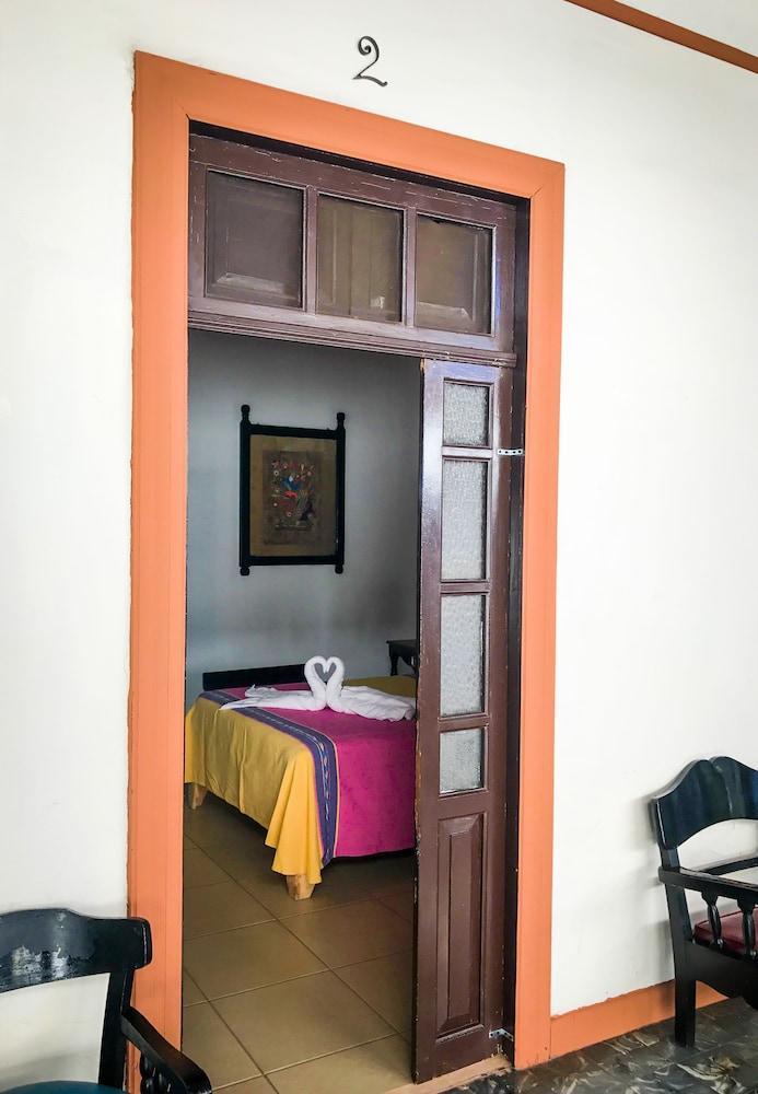 Hotel Villa De Flores Uruapan  エクステリア 写真